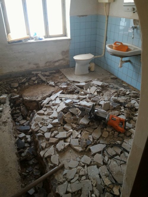 Začít se muselo od podlahy.