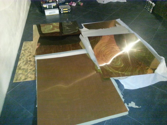 Mosazné plechy na obložení barového pultu.