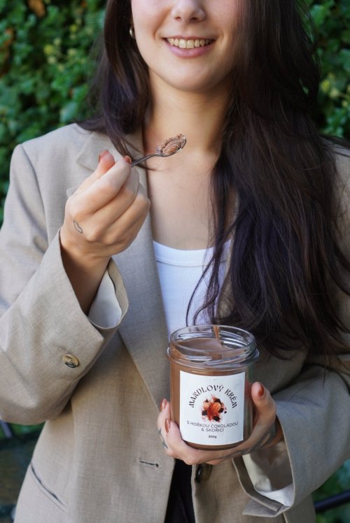 MANDLOVÝ krém s hořkou čokoládou 70% a skořicí 300g