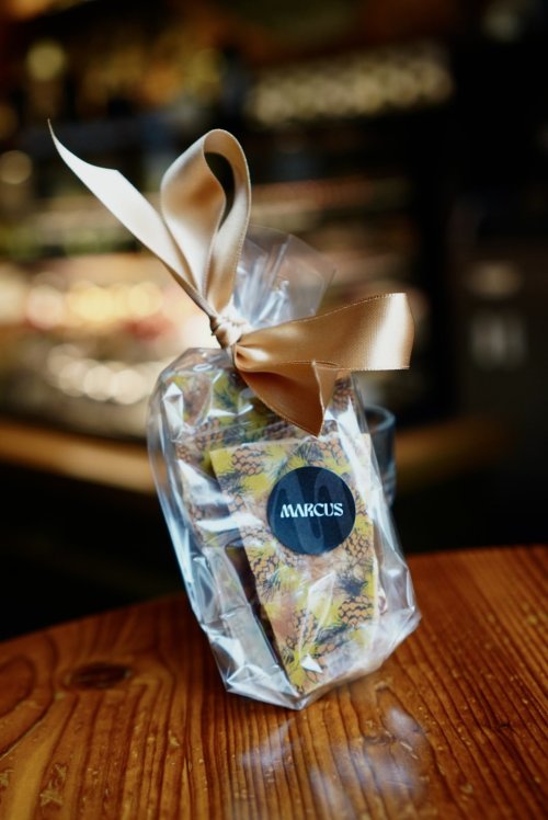 VÁNOČNÍ KARAMELOVÁ lámaná čokoláda s pekanovými ořechy - 100g